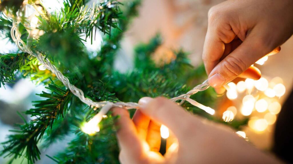 put lights on a christmas tree